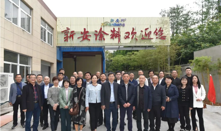趙新建會(huì)長(zhǎng)作會(huì)議總結(jié)發(fā)言，表示我省建筑涂料企業(yè)應(yīng)在提升品牌特色服務(wù)和立足本地上多下功夫，力爭(zhēng)企業(yè)長(zhǎng)久發(fā)展，并就各位理事提出的意見和建議作了充分的解答和講解，會(huì)議取得圓滿成功。