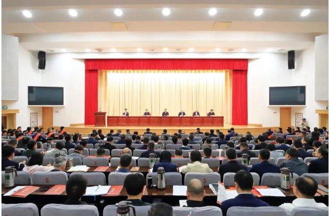 近日，臺州市舉行慶?！拔逡弧眹H勞動節暨表彰勞模先進大會。在此次大會上，天臺縣7位勞模和2個勞模集體受到了表彰。其中，浙江天鐵實業股份有限公司榮獲“2023年度臺州市勞動模范集體”稱號。