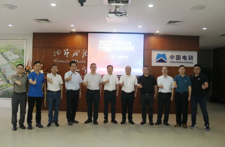 粉末涂料作為一種環保涂料，未來發展前景良好，但存在行業準入門檻較低、產能嚴重過剩、中低端粉末涂料同質化嚴重、價格競爭激烈等弊病，嚴重制約著行業的發展。因此，會議呼吁骨干企業加大研發投入，加強科技創新，開發和尋找粉末涂料新興應用領域，如預涂卷材、集裝箱、新能源等。同時，應充分發揮聯盟內部產業鏈優勢，促進產學研用一體化發展，營造良好的協同發展生態。