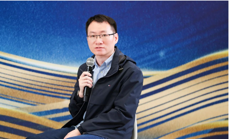 據中策橡膠的相關人士表示，這種商業模式轉變的背后離不開數字化技術的支持。通過數字化技術的應用，中策橡膠可以更好地了解客戶使用輪胎的情況，并根據不同的使用場景和路況來匹配不同的輪胎，以實現更好的客戶體驗和服務。此舉也標志著中策橡膠在數字化技術領域的領先地位，引領整個行業進入數字化轉型的新高地。