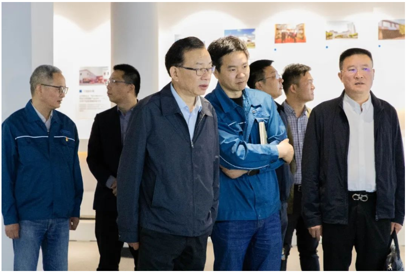 桐鄉市人大常委會主任潘川弟一行蒞臨雙箭股份公司調研指導，公司郎洪峰副總經理、趙春華黨委副書記等領導熱情接待。