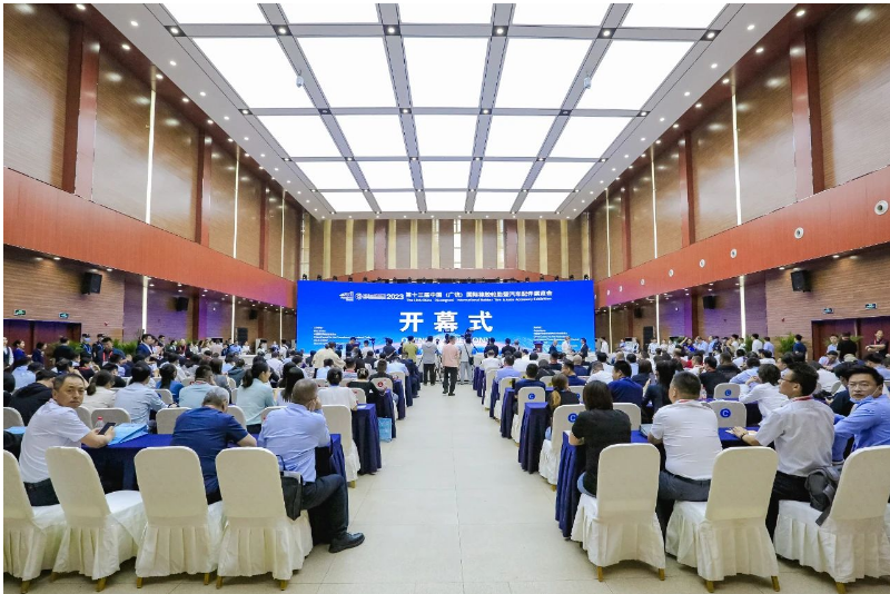 這些高層次論壇涵蓋了城市推介、產(chǎn)業(yè)發(fā)展、對外貿(mào)易、招才引智、科技創(chuàng)新等領(lǐng)域。通過深入的交流和研討，進(jìn)一步發(fā)揮論壇平臺的橋梁紐帶作用，助力廣饒乃至東營輪胎品牌國際化進(jìn)程，促進(jìn)跨國資源整合和上下游產(chǎn)業(yè)的協(xié)同發(fā)展。