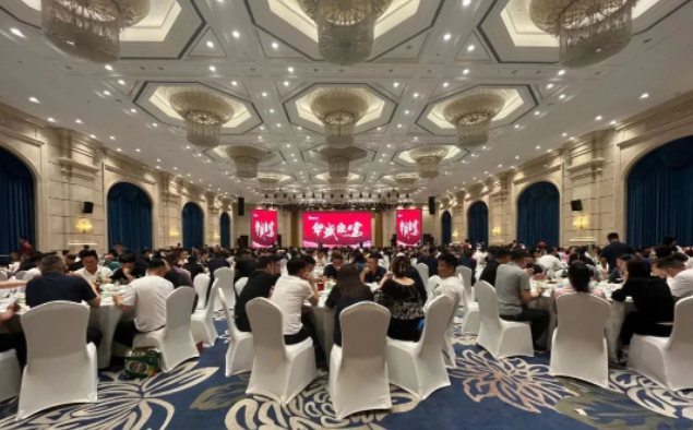 據了解，為了感謝代理商長期以來對公司的支持，展會期間華盛橡膠集團邀請各地代理商前來參觀，并組織了經銷商研討會和晚宴招待，以加強合作關系。