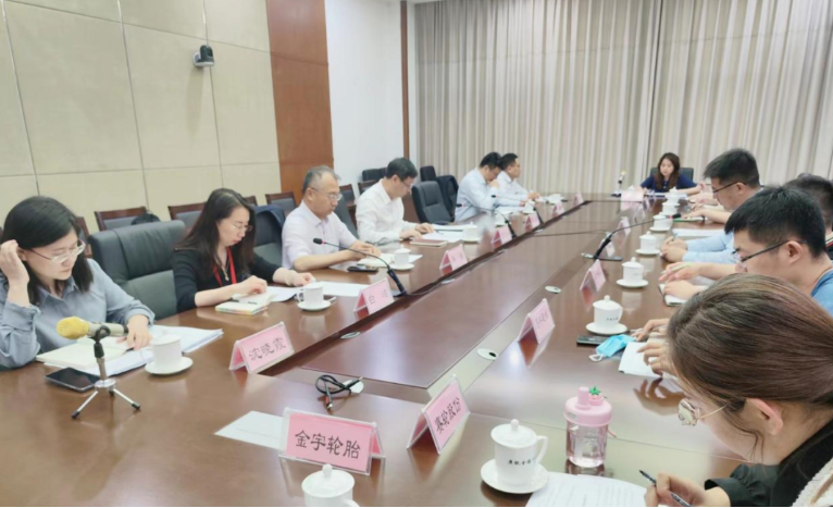 通過此次座談會，山東省貿(mào)促會與橡膠輪胎企業(yè)就行業(yè)發(fā)展進(jìn)行了深入交流和探討，并就未來的發(fā)展方向和挑戰(zhàn)提出了具體建議。山東省將繼續(xù)加大支持力度，推動橡膠輪胎產(chǎn)業(yè)健康發(fā)展，促進(jìn)企業(yè)實現(xiàn)更大的成長和國際化進(jìn)程，為山東省乃至全國的橡膠輪胎行業(yè)注入新的動力。