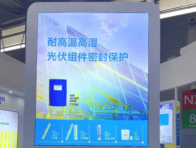 集泰股份近期在光伏膠市場取得了顯著的成績。僅在2022年，該公司兩條新的光伏膠產線正式投產，年產能達到2.88萬噸，能夠滿足光伏新能源下游客戶未來的供貨需求，鞏固了其在行業中的優勢地位。隨著新產線產能的逐步釋放，集泰股份在光伏領域的業績顯著提升，并與晶科能源、正信光電、天合光能等行業龍頭企業達成合作，其在行業中的認可度迅速提高。