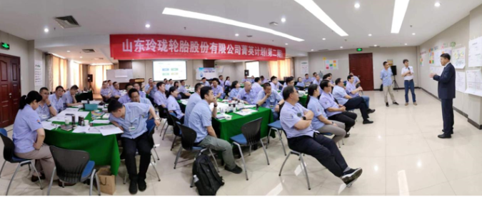 人才是企業(yè)未來發(fā)展的驅(qū)動力。隨著玲瓏輪胎菁英計劃第二期首次課程的完美落幕，玲瓏輪胎公司表示將繼續(xù)推出菁英計劃的二次課程以及雛鷹計劃項目。這些可執(zhí)行且可持續(xù)的計劃的實施將幫助公司的管理團隊在思維上進行充電和補鈣，并在行動中助力推進。