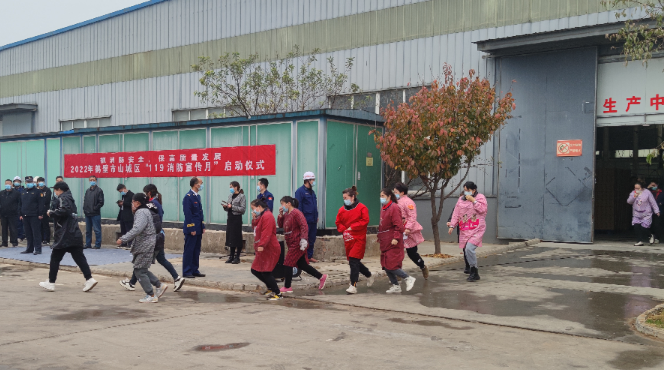 中國即將迎來第22個(gè)全國“安全生產(chǎn)月”活動(dòng)。為了進(jìn)一步提升全社會(huì)的安全意識(shí)和避險(xiǎn)逃生能力，企業(yè)、家庭和個(gè)人都應(yīng)高度重視安全問題，并積極學(xué)習(xí)企業(yè)生產(chǎn)崗位責(zé)任、安全知識(shí)常識(shí)以及避險(xiǎn)逃生技能等科普知識(shí)。同時(shí)，組織開展管用的全員應(yīng)急演練。
