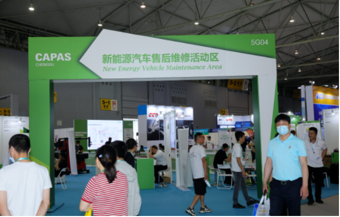 展會聚焦于新能源智能網聯領域，攜手成都市綠色智能網聯汽車產業生態圈聯盟，共同打造了新能源智能網聯專區。中植一客(成都)汽車有限公司作為專區內的參展企業之一，積極響應國家發展方向目標，致力于純電動和氫燃料雙驅模式產品研發，希望通過CAPAS這樣的區域展會，發布研究成果、展示企業實力、宣傳產品優勢，并吸引更多合作伙伴和拓展客戶渠道。