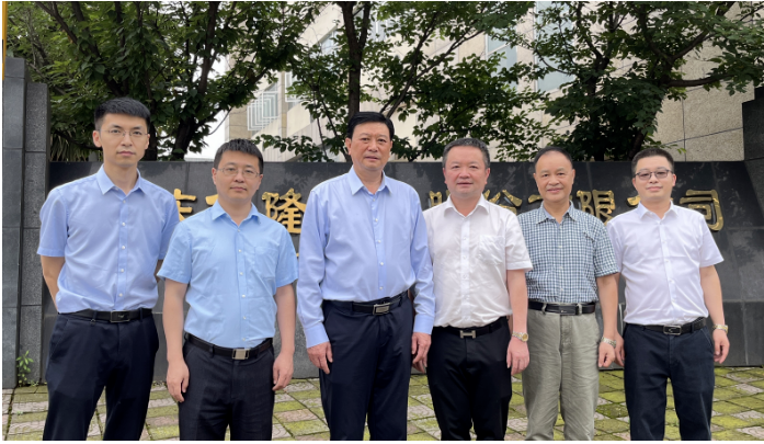 億隆涂料作為一家發展迅速的企業，在不斷探索創新的道路上取得了顯著成就。其產品體系的廣泛應用于汽車和摩托車等領域，得到了市場的廣泛認可。劉會長對億隆涂料在研發和生產方面所取得的成就表示贊賞，并對其未來發展提出了殷切期望。