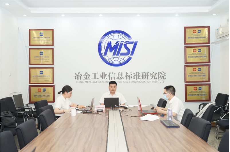 其中包括山東大業(yè)股份有限公司總經(jīng)理助理潘雷、胎圈技術(shù)部部長(zhǎng)竇衍君以及海外事業(yè)部副部長(zhǎng)張玉龍。