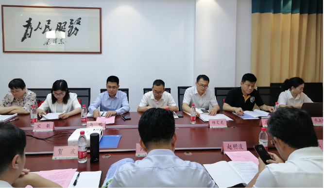 山東省環(huán)境保護(hù)產(chǎn)業(yè)協(xié)會應(yīng)對氣候變化專業(yè)委員會擬成立大會于濟(jì)南召開。會議旨在貫徹國家碳達(dá)峰、碳中和戰(zhàn)略和工作部署目標(biāo)，積極應(yīng)對氣候變化，推動綠色低碳發(fā)展。山東華盛橡膠有限公司作為發(fā)起單位參會，會議由協(xié)會常務(wù)會長宋圣才主持并致辭。