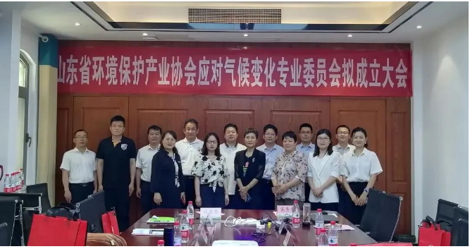 單位代表向與會人員介紹了山東華盛橡膠有限公司在“雙碳”領(lǐng)域的工作進(jìn)展情況。與會代表們積極交流探討了“雙碳”產(chǎn)業(yè)發(fā)展過程中的難題和痛點(diǎn)，并就專委會的后續(xù)工作展開了建設(shè)性的討論，初步制定了2023年的工作計(jì)劃。