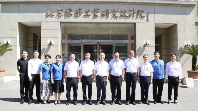 北橡院橡膠事業部、檢測中心相關人員以及中鐵裝備有關部門的人員均參加了上述活動。雙方表示，將繼續密切合作，共同推動橡膠密封領域的創新發展。