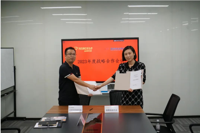 溫志雄表示此次會晤不僅是現(xiàn)有合作業(yè)務(wù)進(jìn)一步加深的機(jī)遇，更是對優(yōu)秀企業(yè)經(jīng)營管理經(jīng)驗的一次借鑒學(xué)習(xí)。他表示將學(xué)習(xí)和應(yīng)用更加科學(xué)、人性化的管理工具，為玉柴物流集團(tuán)帶來新動力，助力公司邁向新的發(fā)展臺階。