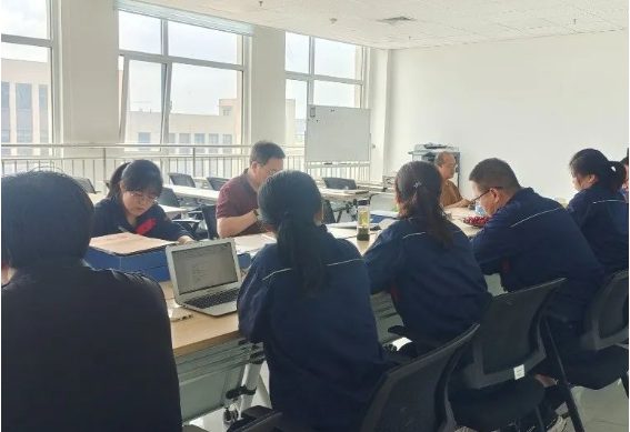 金能化學(xué)(青島)有限公司質(zhì)檢中心順利通過了CNAS(中國(guó)合格評(píng)定國(guó)家認(rèn)可委員會(huì))監(jiān)督+擴(kuò)項(xiàng)評(píng)審。