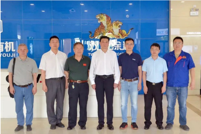 此次訪問(wèn)為雙虎涂料與中國(guó)涂料工業(yè)協(xié)會(huì)加強(qiáng)合作提供了重要契機(jī)。雙方將進(jìn)一步加強(qiáng)交流與合作，共同推動(dòng)中國(guó)涂料行業(yè)的繁榮與發(fā)展。