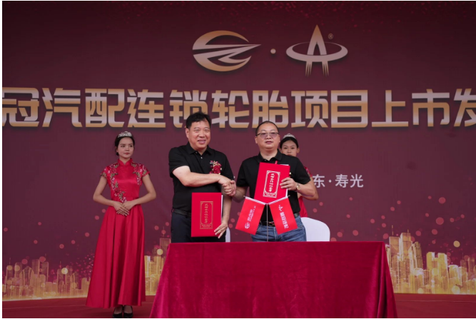 郭耐明和張國秋作為企業代表共同簽署了戰略合作協議書。