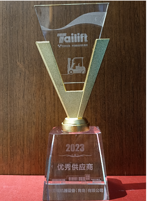 喬遷慶典儀式上，正新廈門集團四輪營銷中心總監李清東先生代表公司領取了該殊榮，并與臺勵福集團創始人林溪文先生熱情交流。雙方對合作的深入發展表達了共同的期望。