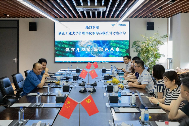 未來(lái)，雙箭股份表示將積極探索與高校之間的優(yōu)勢(shì)互補(bǔ)，推動(dòng)校企合作的可持續(xù)發(fā)展。通過(guò)技術(shù)研討會(huì)和學(xué)術(shù)交流等活動(dòng)，雙箭股份將助力高校提升人才與就業(yè)的匹配度，推進(jìn)校企合作打造可持續(xù)溝通交流和協(xié)調(diào)創(chuàng)新機(jī)制的源動(dòng)力，從而為地方經(jīng)濟(jì)社會(huì)的高質(zhì)量發(fā)展提供更多創(chuàng)新成果和人才服務(wù)。