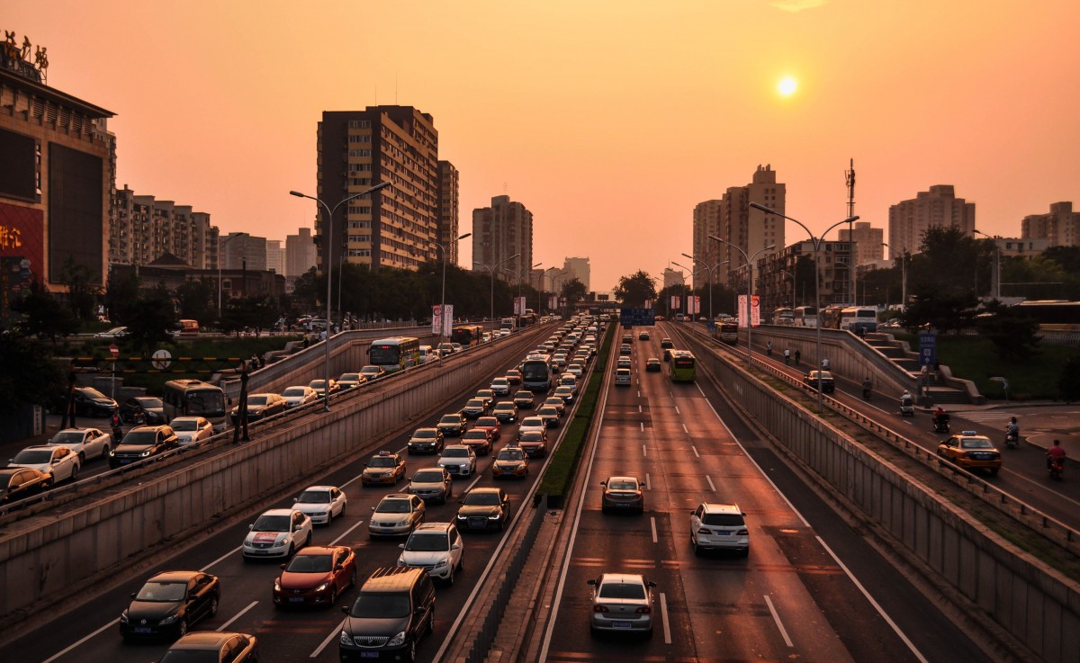 6月份，混合動(dòng)力汽車新注冊(cè)量增長了32.4%，達(dá)到254,100輛。這一增長主要受到德國、意大利、法國和西班牙這四個(gè)歐盟最大市場的推動(dòng)。1月至6月，混合動(dòng)力汽車銷量累計(jì)增長了27.9%，達(dá)到近140萬輛，占據(jù)市場份額的25%。