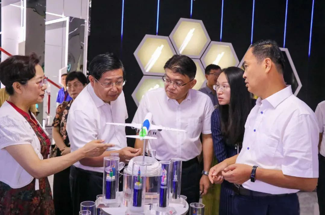隨后，調(diào)研組參觀了濱澳電線電纜公司的實(shí)驗(yàn)室，詳細(xì)了解了該公司對(duì)電線電纜產(chǎn)品的質(zhì)量控制情況。同時(shí)，他們對(duì)濱澳電線電纜公司的產(chǎn)品和企業(yè)文化進(jìn)行了深入了解。