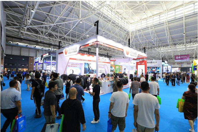 展覽會現(xiàn)場，各企業(yè)展示了橡膠技術(shù)產(chǎn)業(yè)創(chuàng)新成果、橡膠機械與檢測設(shè)備、橡膠原材料、非輪胎橡膠制品、橡膠化學(xué)品等領(lǐng)域的新產(chǎn)品和新裝備，吸引了海內(nèi)外觀眾共計106564人次，采購團85家，創(chuàng)下歷史新高。