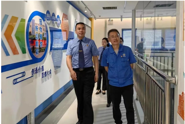 貴州省貴陽市修文縣人民檢察院黨組書記、檢察長周倫率領(lǐng)團(tuán)隊一行，對貴州輪胎股份有限公司進(jìn)行了實地走訪。