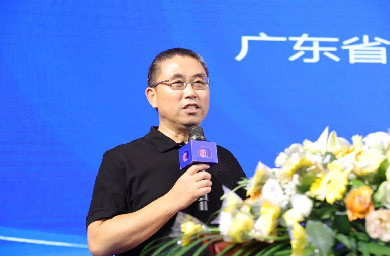 陳冰會長在講話中指出，今年是改革開放45周年，也是經濟形勢最嚴峻的一年，但他認為這也可能是未來幾年最好的一年。然而，當前的經濟形勢仍然嚴峻，經濟復蘇出現滯后，特別是二季度經濟回落加速，三季度依然沒有好轉的跡象。