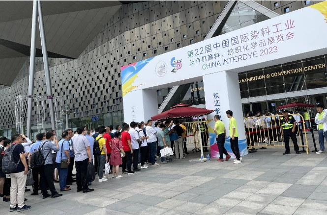 第22屆中國國際染料工業(yè)及有機(jī)顏料、紡織化學(xué)品展覽會(huì)在上海世博展覽館圓滿落幕。本屆展會(huì)吸引了來自全球15個(gè)國家和地區(qū)的600余家企業(yè)報(bào)名參展，展出總面積高達(dá)50000平方米。展會(huì)中涵蓋了各類先進(jìn)的環(huán)保型染料、有機(jī)顏料、助劑、中間體、儀器環(huán)保設(shè)備、配套服務(wù)等，為企業(yè)創(chuàng)造了新的機(jī)遇，拓展了新的市場。