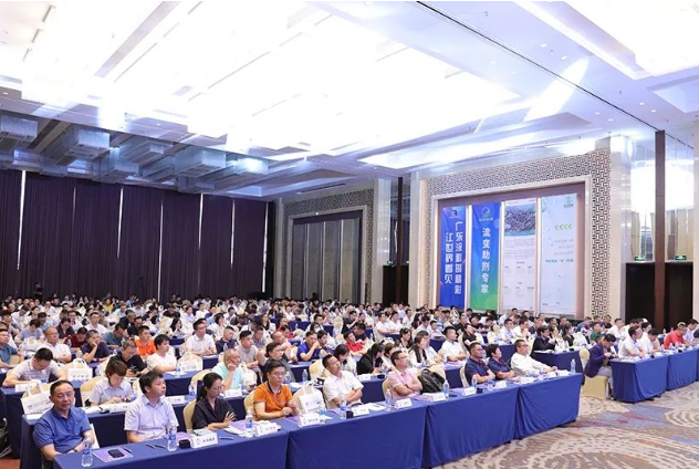 廣東江門于7月27日至28日舉辦了2023廣東涂料產業(yè)高質量發(fā)展大會，本次大會以“守正創(chuàng)新 提質增效”為主題。來自涂料行業(yè)的代表齊聚江門，共同探討行業(yè)未來發(fā)展方向。其中，東莞大寶化工制品有限公司在大會上斬獲兩項殊榮。