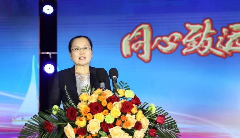 姜妍在致辭中指出，過去十年是豐源輪胎公司打基礎、謀長遠的十年。今后，該公司將積極學習國家級和世界級輪胎企業的先進經驗，為全區全市的“強工興產、轉型突圍”貢獻更大力量。