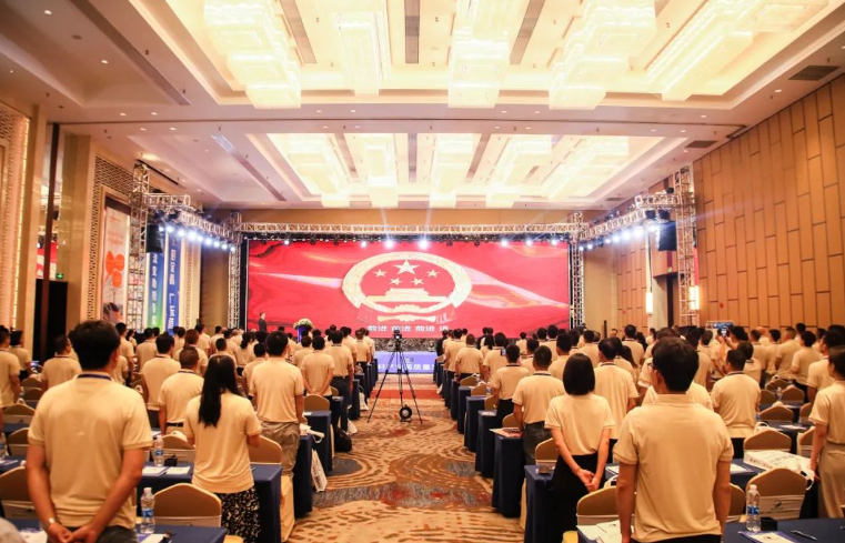 以“守正創新 提質增效”為主題的2023廣東涂料產業高質量發展大會暨廣東省涂料行業協會第九屆第三次會員代表大會在江門鶴山福朋喜來登酒店盛大舉行。來自廣東省工業與信息化廳材料處、應急管理廳危化處以及涂料行業協會等領導，以及行業各理事單位、會員單位、涂料行業媒體代表等近500人參加此次盛會，共同探討廣東涂料產業的高質量發展之路。