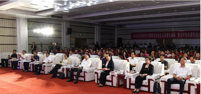 山東豐源輪胎制造股份有限公司在于8月2日舉辦盛大慶典，慶祝公司重組投產(chǎn)十周年。各界嘉賓齊聚一堂，共同回顧豐源輪胎的發(fā)展歷程，并展望未來，探討趕超跨越、高質(zhì)發(fā)展的新宏圖。