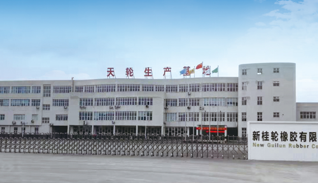 廣西新桂輪橡膠有限公司副總經(jīng)理丁盛在采訪中表示，該公司正全力籌備一項規(guī)模龐大的綠色智能橡膠產(chǎn)業(yè)園項目，為地區(qū)經(jīng)濟發(fā)展注入了新的活力。