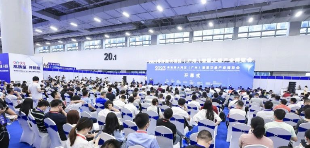 2023粵港澳大灣區(qū)(廣州)智慧交通產(chǎn)業(yè)博覽會(huì)于8月24-26日盛大開(kāi)幕。在這個(gè)為期三天的盛會(huì)上，城市智慧交通領(lǐng)域的創(chuàng)新與融合成為了焦點(diǎn)。以“高質(zhì)量 開(kāi)新局”為主題的本次博覽會(huì)聚焦于構(gòu)建立體交通產(chǎn)業(yè)生態(tài)，涵蓋了智慧交通、智慧港口、智慧停車、軌道交通、國(guó)際客車與新能源車輛等主題。
