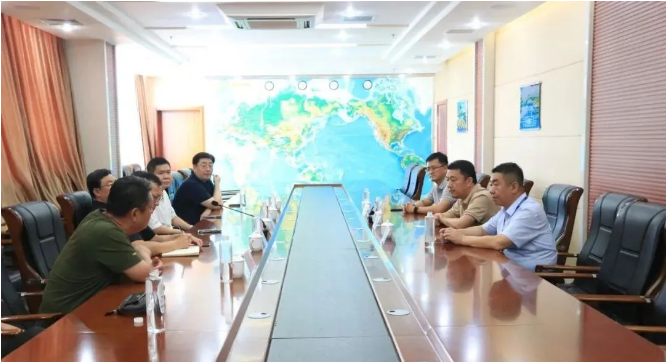 由“一帶一路”國際合作發(fā)展工作委員會組織的考察團(tuán)蒞臨山東省東營市，對萬達(dá)寶通輪胎進(jìn)行了深入的調(diào)研和考察。