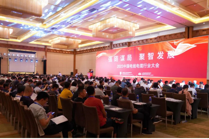 由中國電器工業(yè)協(xié)會電線電纜分會與上海電纜研究所有限公司聯(lián)合主辦的2023中國電線電纜行業(yè)大會系列活動在上海隆重開幕。來自電線電纜行業(yè)的重要領袖和企業(yè)代表匯聚一堂，共同探討行業(yè)的未來發(fā)展方向。