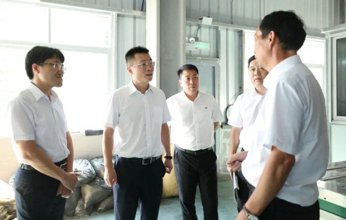 浙江省臺州市三門縣委書記陳曦一行前往珠岙鎮，就橡膠行業的優化提升工作展開深入調研。此次行動旨在進一步充分發揮三門縣在橡膠資源方面的優勢，將其轉化為可持續發展的競爭優勢。