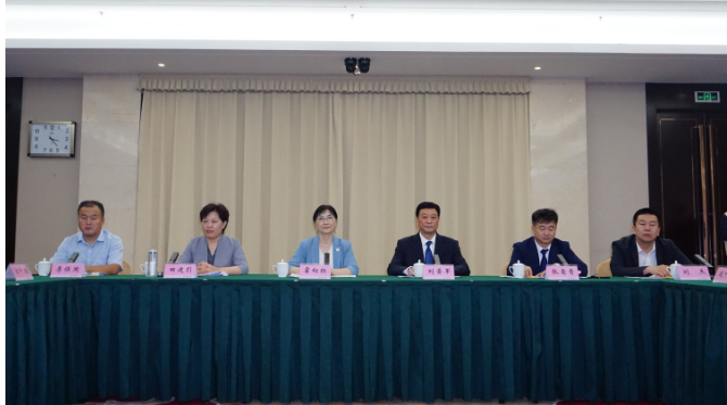 與會的涂料企業(yè)代表們紛紛對濮陽市營商環(huán)境表示贊賞，并表示將加強(qiáng)與濮陽政府的合作與交流，為濮陽涂料行業(yè)的高質(zhì)量可持續(xù)發(fā)展貢獻(xiàn)自己的力量。他們也一致認(rèn)為，濮陽市政府為企業(yè)提供的卓越環(huán)境和服務(wù)將為涂料行業(yè)的未來帶來更多新動能。這次會議不僅拉近了企業(yè)與政府之間的距離，也為濮陽涂料產(chǎn)業(yè)的可持續(xù)發(fā)展注入了新的活力。