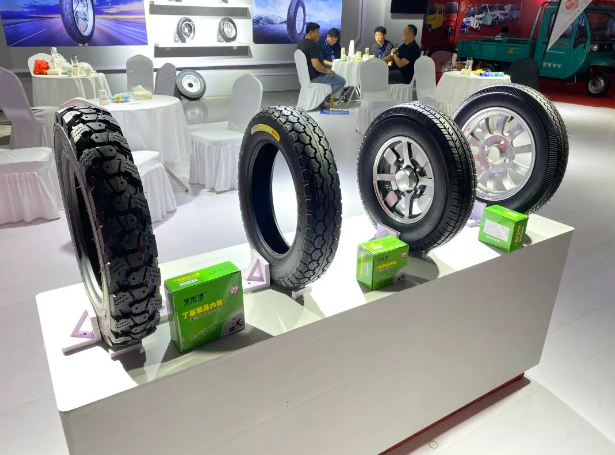 正通輪胎一直以高端輪胎形象和卓越技術實力在電動車領域獨樹一幟。以品質為核心，以持續創新為驅動力，公司推出了多款電動車專用輪胎，成為國內高端知名電動車企業主力車型的標配，同時也在終端電動車銷售維修市場取得了令人矚目的銷量。