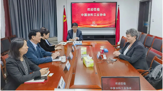 劉普軍會(huì)長(zhǎng)強(qiáng)調(diào)，中國(guó)涂料工業(yè)協(xié)會(huì)與德國(guó)文森公司之間有多年的合作基礎(chǔ)，取得了卓有成效的成果。合作出版的《歐洲涂料雜志》(中文版)在行業(yè)內(nèi)反響良好，同時(shí)在低VOC涂料配方技術(shù)培訓(xùn)和歐洲涂料學(xué)院培訓(xùn)方面也取得了示范效應(yīng)。