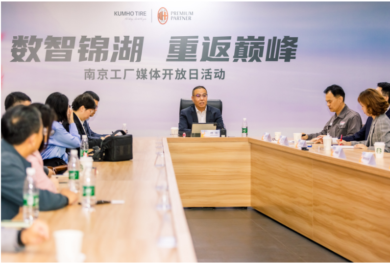 除了在研發(fā)、產(chǎn)品、智能制造等方面的發(fā)展，錦湖輪胎還通過各種賽事營銷活動(dòng)和投資進(jìn)一步提升其品牌形象，如與意大利AC米蘭球隊(duì)簽訂高級合作伙伴關(guān)系。錦湖輪胎的持續(xù)努力和創(chuàng)新在其業(yè)績和可持續(xù)經(jīng)營方面都取得了顯著的成就。