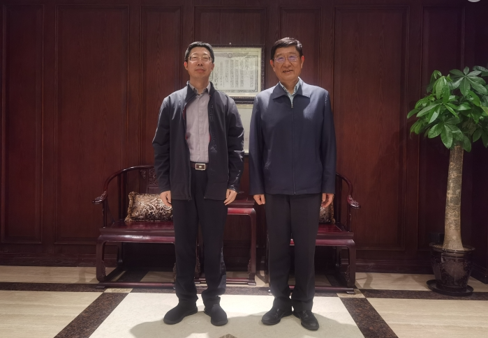 中國物流與采購聯合會副會長蔡進于2023年10月23日訪問了雙錢輪胎集團有限公司。在訪問期間，雙錢輪胎集團有限公司的黨委書記兼董事長章萬友熱情接待了蔡進一行，展開了深入的交流。中國物流與采購聯合會會長助理馬增榮陪同。
