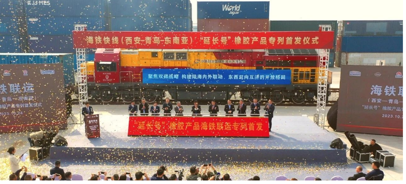 這次“延長(zhǎng)號(hào)”海鐵聯(lián)運(yùn)專(zhuān)列的首發(fā)，得益于延長(zhǎng)石油依托西安國(guó)際港務(wù)區(qū)平臺(tái)，充分發(fā)揮中遠(yuǎn)海運(yùn)物流優(yōu)勢(shì)，進(jìn)一步延伸企業(yè)服務(wù)鏈條，提升客戶體驗(yàn)，以此擴(kuò)大“一帶一路”沿線業(yè)務(wù)規(guī)模的具體實(shí)踐。