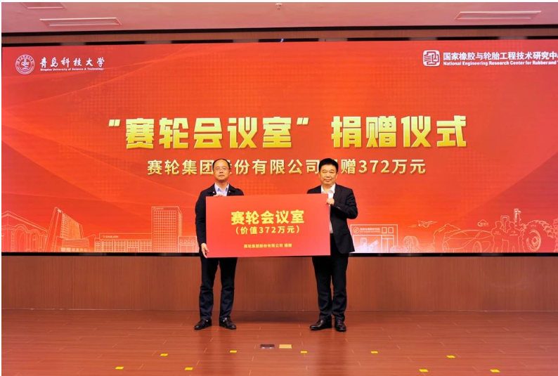 在儀式上，李興偉、陳克正、袁仲雪和王夢蛟共同揭牌“軟控學術報告廳”和“賽輪會議室”。