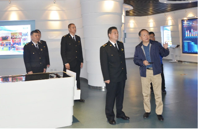 天津海關黨委紀檢組組長、黨委委員沈善庚于11月2日蒞臨賽象集團展開考察訪問。賽象集團董事長張建浩親自接待了這次重要的訪問團隊，而天津海關監察室副主任陶志國、南開海關黨委書記關長李承春、天津海關黨委第八派駐紀檢組組長賈靖、南開海關辦公室主任李欣毅也陪同參觀。賽象科技副總經理張繼梁和副總經理王紅軍也參加了接待活動。
