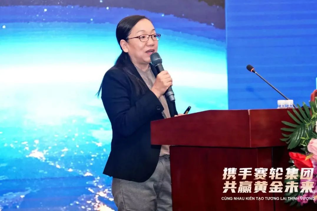 賽輪集團技術研發中心TBR研發部部長張云秀在會上系統介紹了賽輪集團的研發體系和技術創新情況，特別強調了液體黃金輪胎在行業內的重大突破。