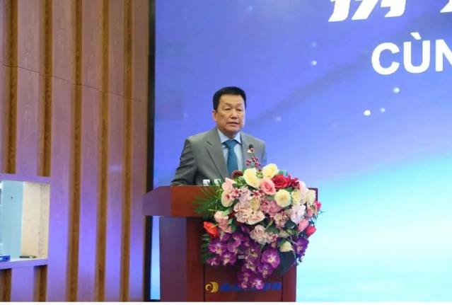 越南TBR優秀經銷商代表鄧文良也分享了他與賽輪集團的成功合作歷程，強調了賽輪集團的信任與尊重文化在雙方合作中的重要性。他表示，未來將繼續與賽輪同行，共創更加美好的未來。